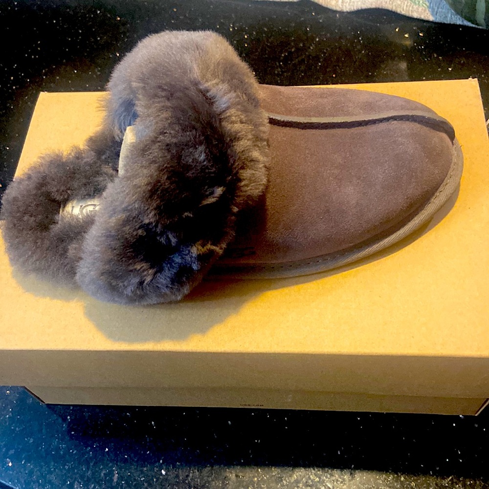 UGG w/ Scuffette II NIB
